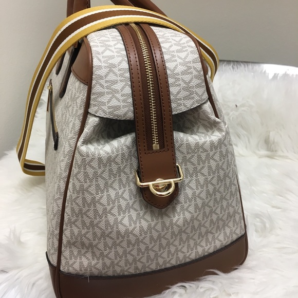 Michael Kors travel luggage bag with passport case - Picture 5 of 8